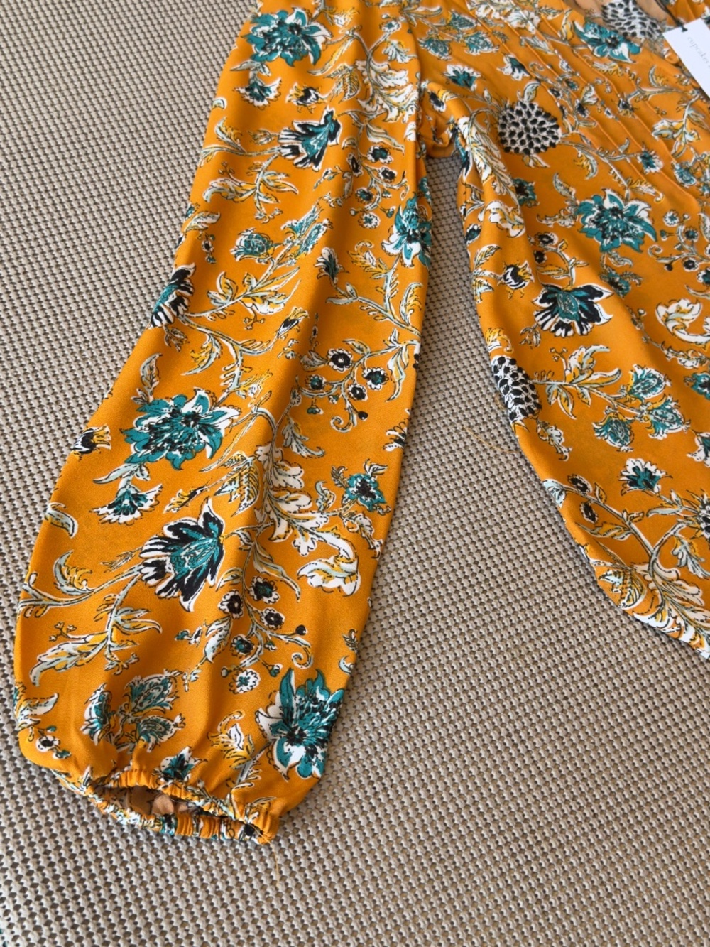 CUPCAKES & CASHMERE blouse long bishop sleeve floral pattern half button size M - Picture 8 of 15